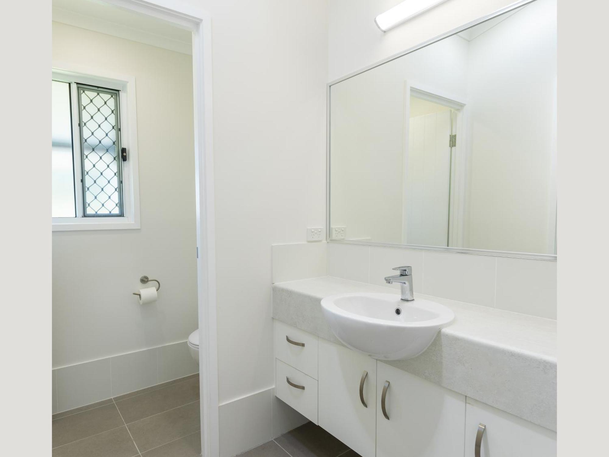 Nrma Lake Somerset Holiday Park Kilcoy Room photo