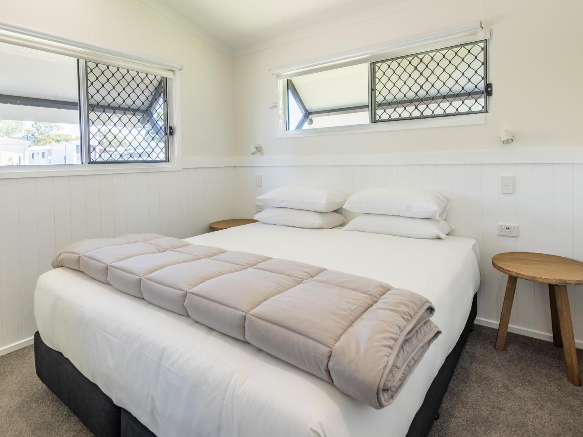 Nrma Lake Somerset Holiday Park Kilcoy Room photo