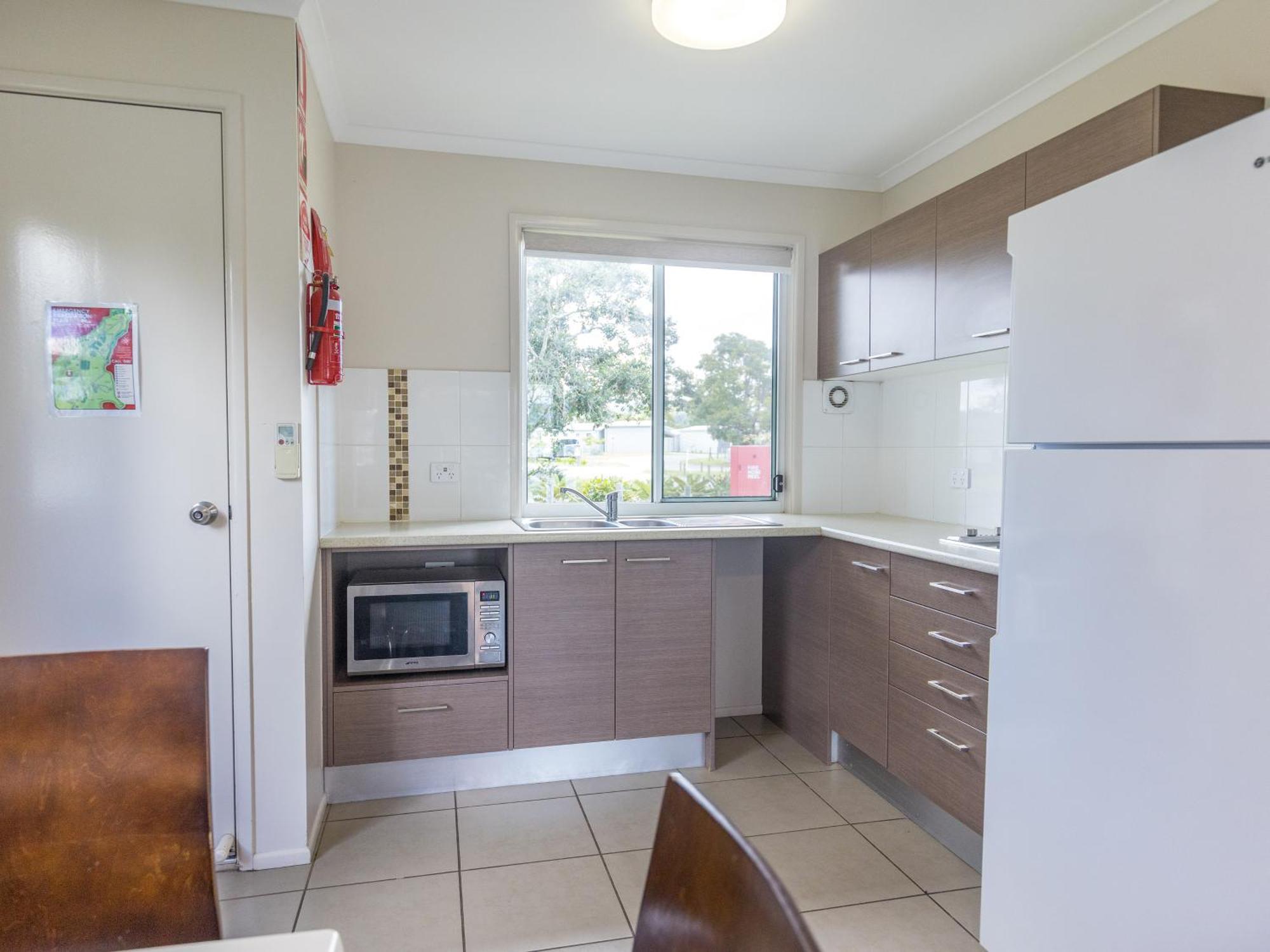 Nrma Lake Somerset Holiday Park Kilcoy Room photo