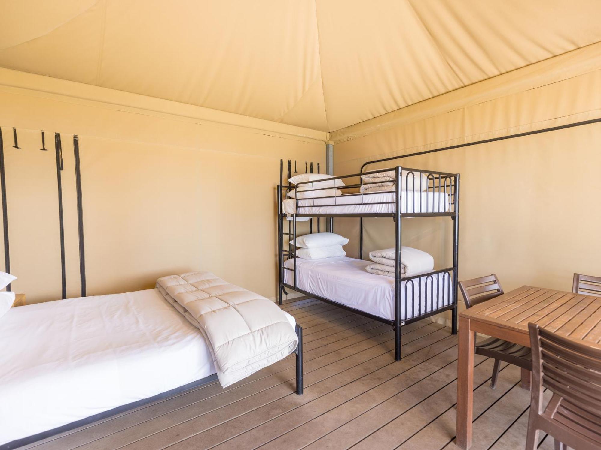 Nrma Lake Somerset Holiday Park Kilcoy Room photo