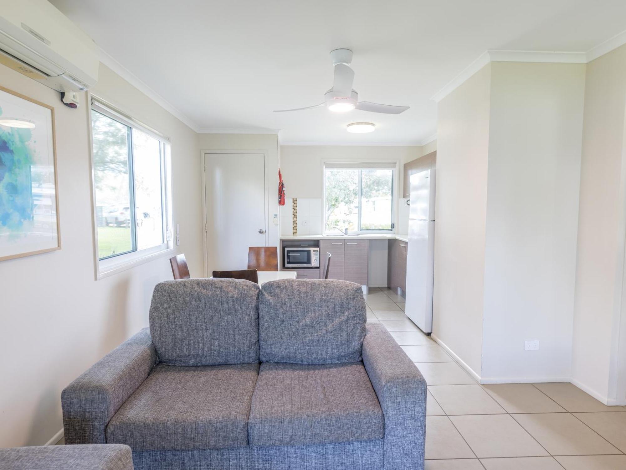 Nrma Lake Somerset Holiday Park Kilcoy Room photo