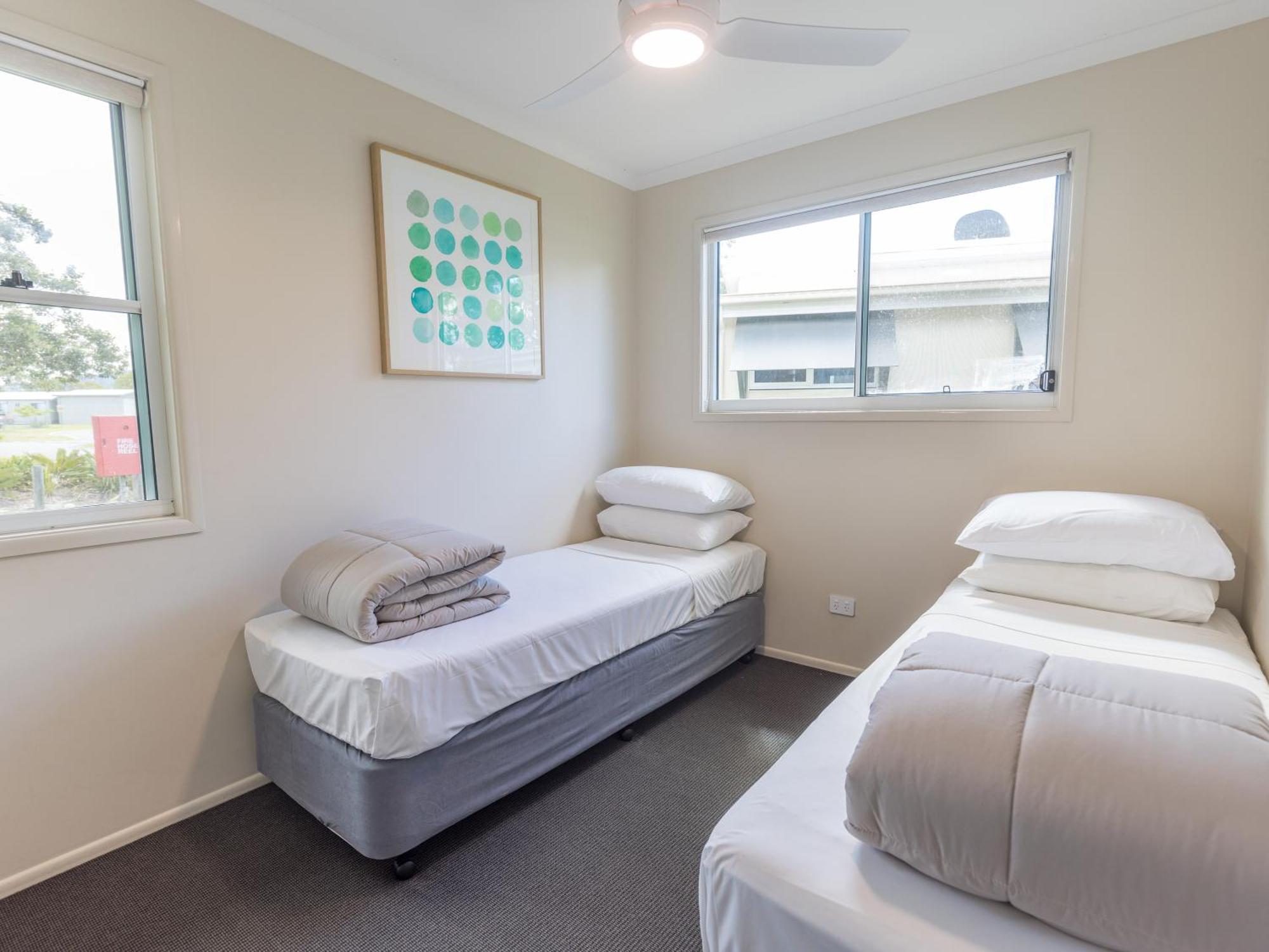 Nrma Lake Somerset Holiday Park Kilcoy Room photo